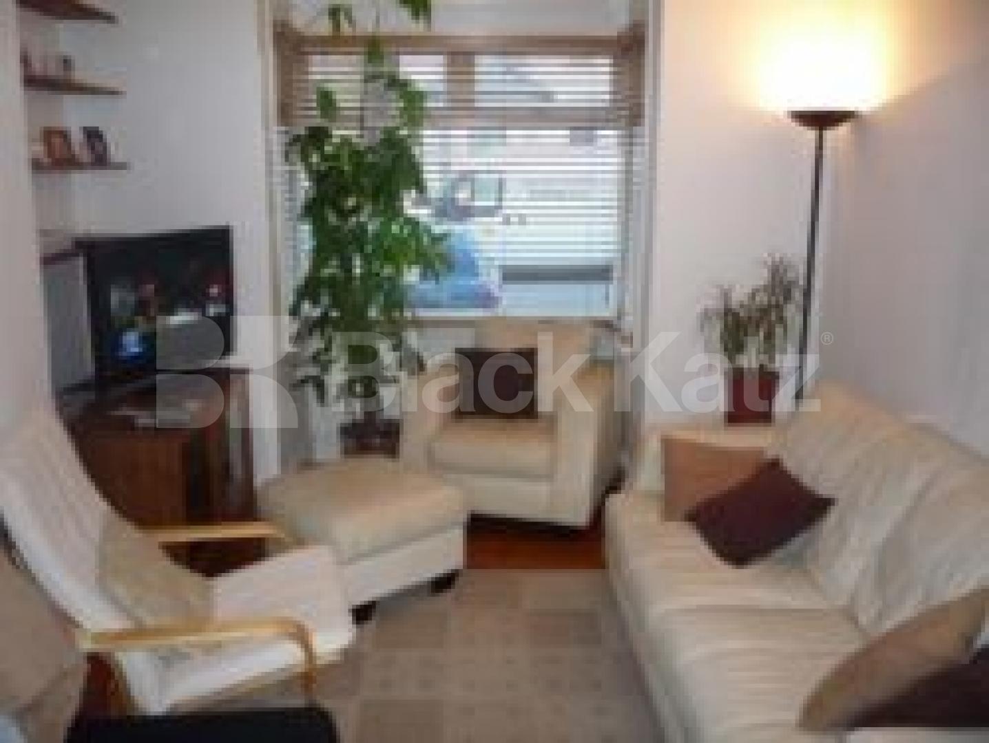 			2 Bedroom, 1 bath, 1 reception Flat			 Brackenbury Road, EAST FINCHLEY N2